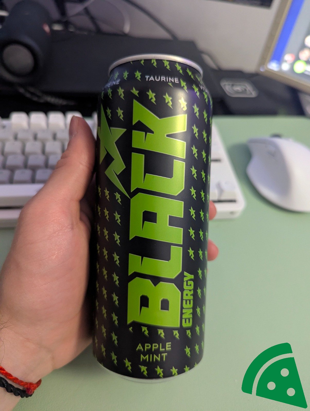 Black Energy Apple & Mint Gazowany napój energetyzujący 500 ml