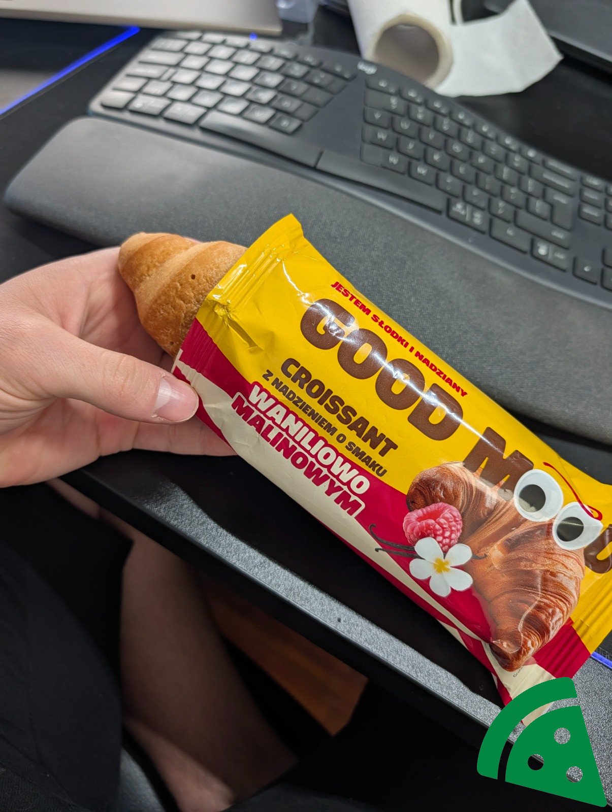 Croissant z nadzieniem o smaku waniliowo malinowym