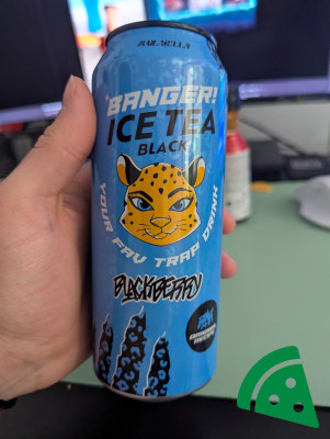 Widok z przodu na Banger ice tea black blackberry