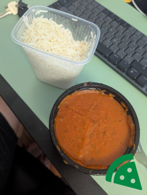 Prezentacja Butter Chicken z ryżem