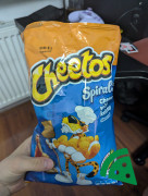 Widok z przodu na CHEETOS Spirals Chrupki kukurydziane o smaku serowo-ketchupowym