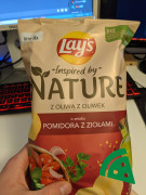 Widok z przodu na Chipsy Lay’s nature o smaku pomidora z ziołami 120g Frito Lay