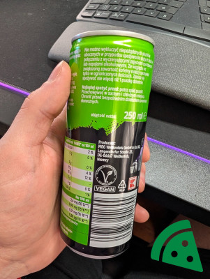 Widok z tyłu na CrazyWolf Energy Drink Napoj energetyczny o smaku jabłkowym