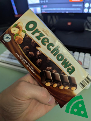 Prezentacja Czekolada deserowa z całymi orzechami laskowymi