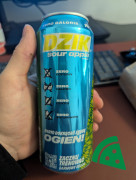 Widok z boku na DZIK ENERGY SOUR APPLE ZERO CAFFEINE