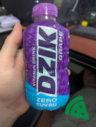 Widok z przodu na Dzik Vitamin Drink Grape Zero Cukru