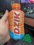 Widok z przodu na Dzik Vitamin Drink Peach Zero Cukru