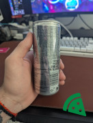 Widok z tyłu na Energy drink apple and tutti fruti flavour