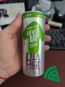 Widok z przodu na Energy drink level up lila mint