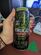 Widok z przodu na Frugo Energy Dragon Gazowany Napój Energetyzujący 500 ml