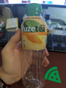 Widok z przodu na Fuze Tea Napój niegazowany o smaku cytrusowym 500 ml