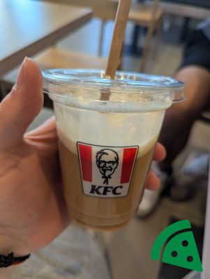 Widok z przodu na Kawa Słony Karmel Iced Latte 300 ml