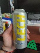 Widok z przodu na Lech Active Piwo bezalkoholowe o smaku mango i cytryny 500 ml