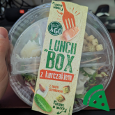 Widok z góry na Lunch Box z kurczakiem z sosem czosnkowym