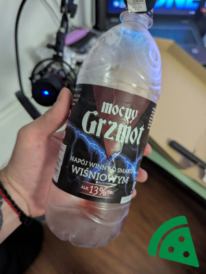 Prezentacja mocny Grzmot - Napój winny o smaku wiśniowym