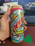 Widok z przodu na Mountain Dew Spark Napój gazowany o smaku cytrynowo-malinowym 500 ml