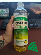 Widok z przodu na Oshee vitamin lemonade Cytryna - Sosna