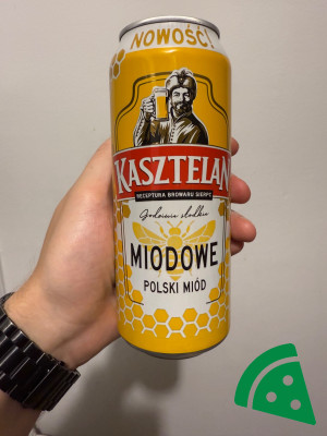 Widok z przodu na Piwo Kasztelan Miodowe