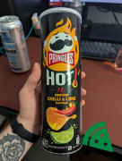 Widok z przodu na Pringles Mexican Lime Chilli