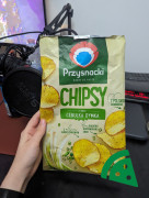 Widok z przodu na Przysnacki Chipsy o smaku Cebulka Dymka