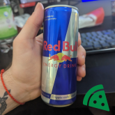 Widok z przodu na Red Bull Napój energetyczny 250 ml