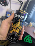 Widok z przodu na Rockstar Original Gazowany napój energetyzujący 250 ml