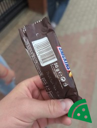 Prezentacja SNICKERS Baton z karmelem i orzechami