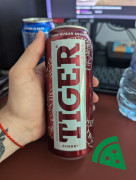 Widok z przodu na Tiger Energy Drink Naked Line Cherry