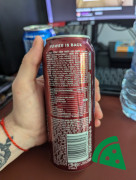 Widok z tyłu na Tiger Energy Drink Naked Line Cherry